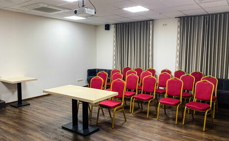 Арендовать Diplomat Hotel