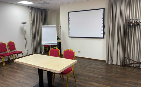 Арендовать Diplomat Hotel