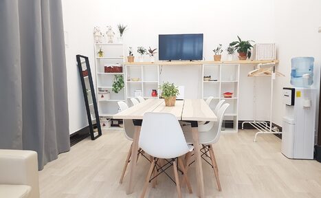 Арендовать Светлый тренинг-зал с высокими потолками