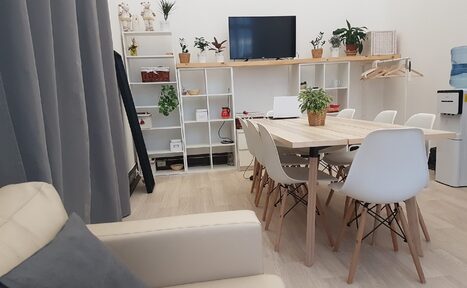 Арендовать Светлый тренинг-зал с высокими потолками