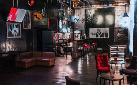 Арендовать Москва Черный арт-лофт со сценой