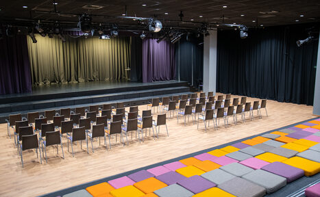 Арендовать Театральный зал. Новая школа - ОАНО "Новая школа"