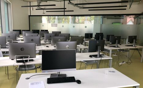 Арендовать Комфортные классы в стиле Hi-tech