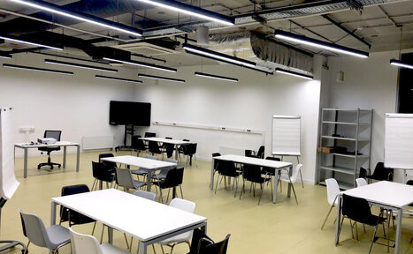 Арендовать Комфортные классы в стиле Hi-tech