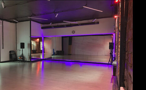 Арендовать Белый танцевальный зал