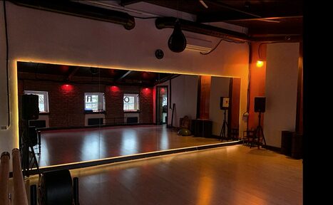 Арендовать Просторный танцевальный зал 