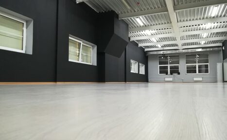 Арендовать John Galt Просторный зал с зеркалами