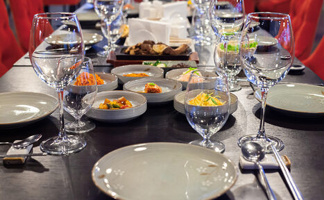 Арендовать Ресторан Инсам в Афимолле. Банкетный зал с креслами 