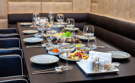 Арендовать Ресторан Инсам в Афимолле. Банкетный зал с креслами 