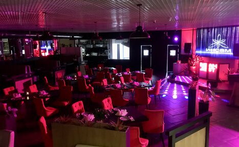 Арендовать Ресторан Инсам в Афимолле. Банкетный зал с креслами 