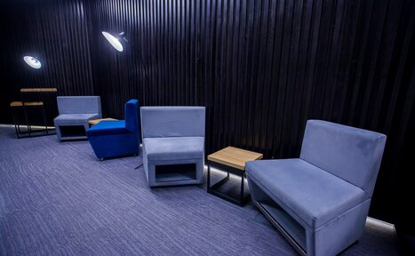 Арендовать AZIMUT Hotel Яркий функциональный зал в Новосибирске