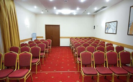 Арендовать АМАКС Сафар Отель