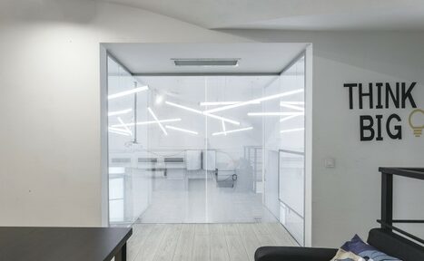 Арендовать Белый двухэтажный лофт