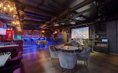 Арендовать Lounge bar. Лофт бар с мотоциклом