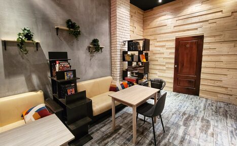 Арендовать Дизайнерский лофт с панорамными окнами и кухней