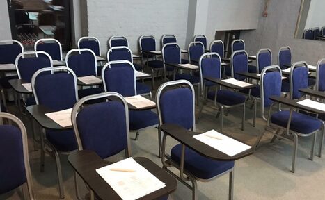 Арендовать Gutenberg Hotel Мини конференц-зал в белом кирпиче