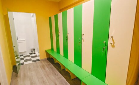 Арендовать Зал для йоги с интерьерной картиной