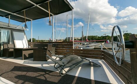 Арендовать Площадка на воде для мероприятий