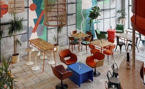 Арендовать SLOW WINE. Двухуровневый лофт с ярким дизайном