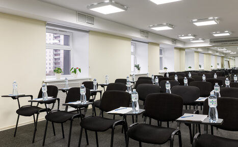 Арендовать Конференц-зал с зеркальной стеной