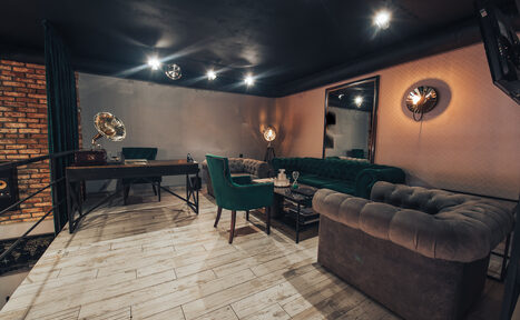 Арендовать Стилизованный лофт с граммофоном