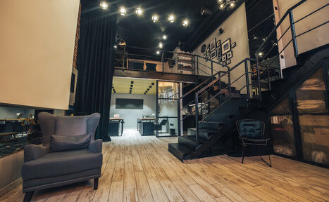 Арендовать Стилизованный лофт с граммофоном