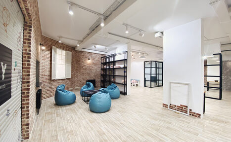 Арендовать Зонированный лофт с пуфами. Event - пространство TEPLICA