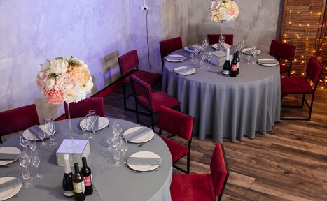 Арендовать One Bar. Лофт с круглыми столами 