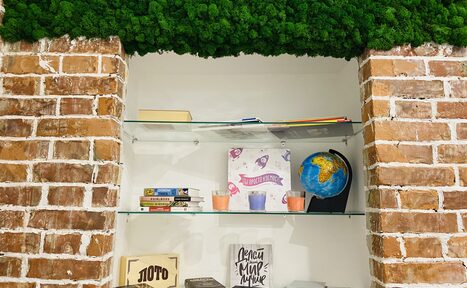 Арендовать Комната для переговоров с кирпичной стеной