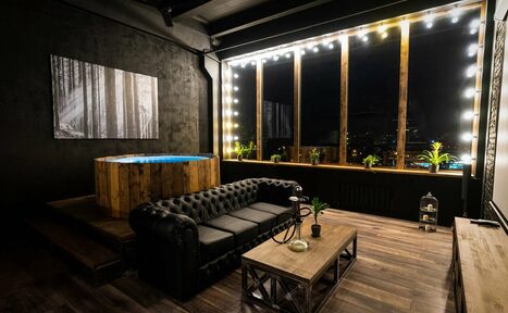 Арендовать IglooBar (ИглуБар). Стильный кинолофт с джакузи и видом на город