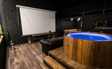 Арендовать IglooBar (ИглуБар). Стильный кинолофт с джакузи и видом на город