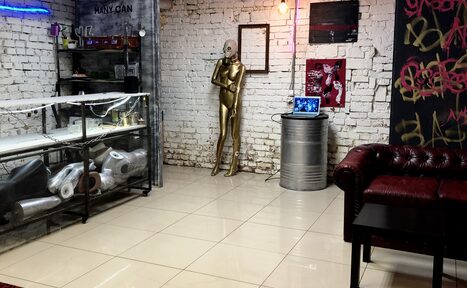 Арендовать Камерный лофт с манекенами