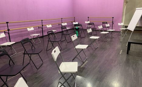 Арендовать Gusyaka Club Зал для тренинга 60 кв.м. в сиреневых тонах