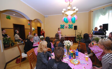 Арендовать Зал в классическом стиле с камином