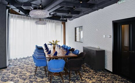 Арендовать АндерСон банкетный зал с золотыми деталями