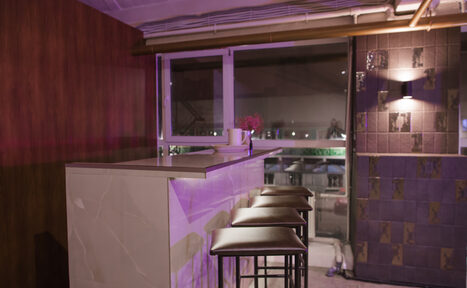 Арендовать Светлый лофт со светомузыкой и барной стойкой