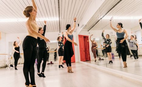 Арендовать МаякDance (МаякДанс). Современный белый зал