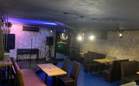 Арендовать Уютный бар с небольшой камерной сценой