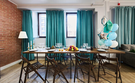 Арендовать Лофт-конструктор с мягкими диванами