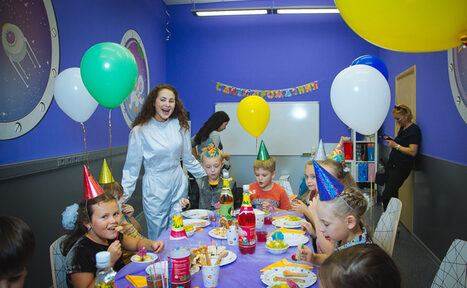 Арендовать Зал в кафе в виде космического корабля