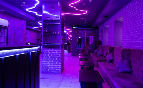 Арендовать Лофт с атмосферой неона в центре Москвы