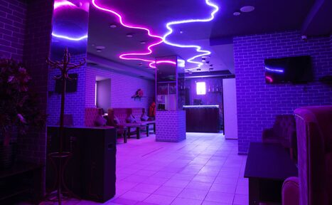Арендовать Лофт с атмосферой неона в центре Москвы
