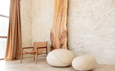 Арендовать Сонора Белый зал с лестницей и панорамным окном