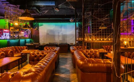 Арендовать King Palace King Palace Лаунж-бар с кожаными диванами