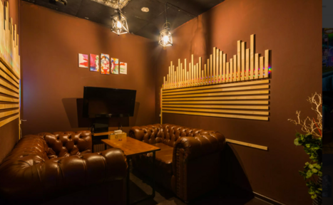 Арендовать King Palace King Palace Лаунж-бар с кожаными диванами