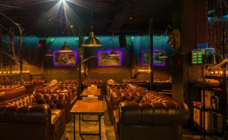 Арендовать King Palace King Palace Лаунж-бар с кожаными диванами