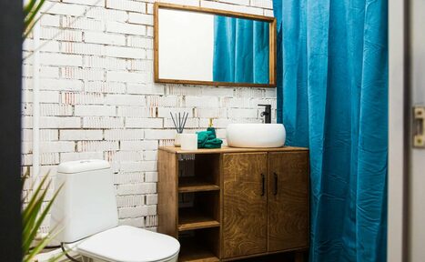 Арендовать Текстура  Лофт из белого кирпича с панорамным окном