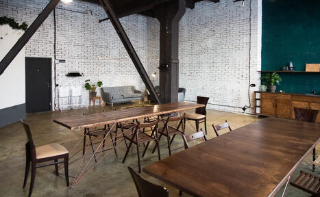 Арендовать Текстура  Лофт из белого кирпича с панорамным окном