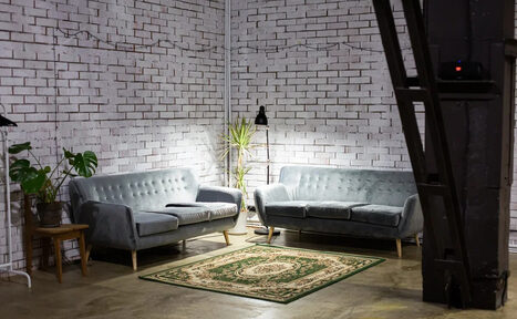 Арендовать Текстура  Лофт из белого кирпича с панорамным окном
