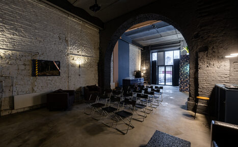 Арендовать Дизайнерский лофт с высокими потолками